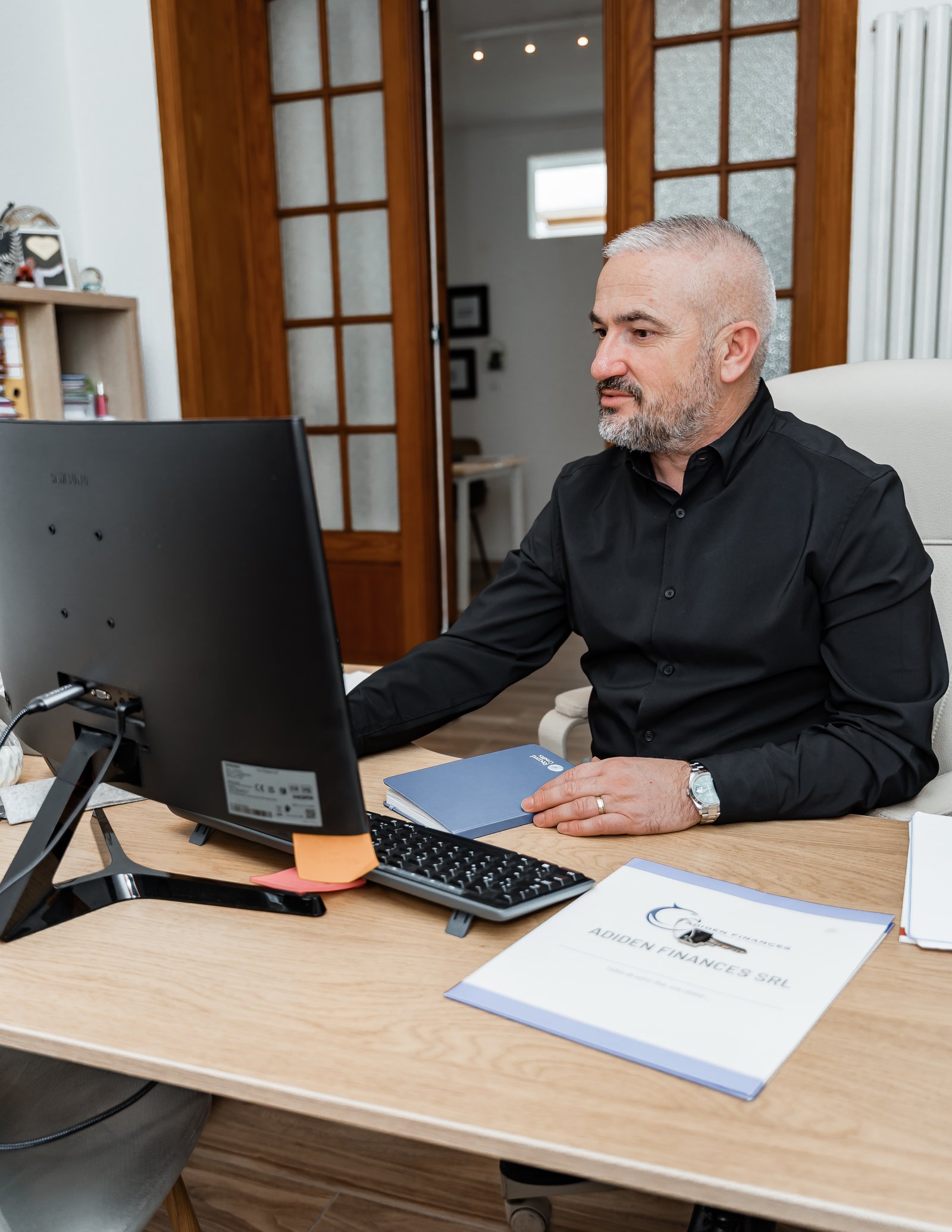 commercial-agence-23490c9e